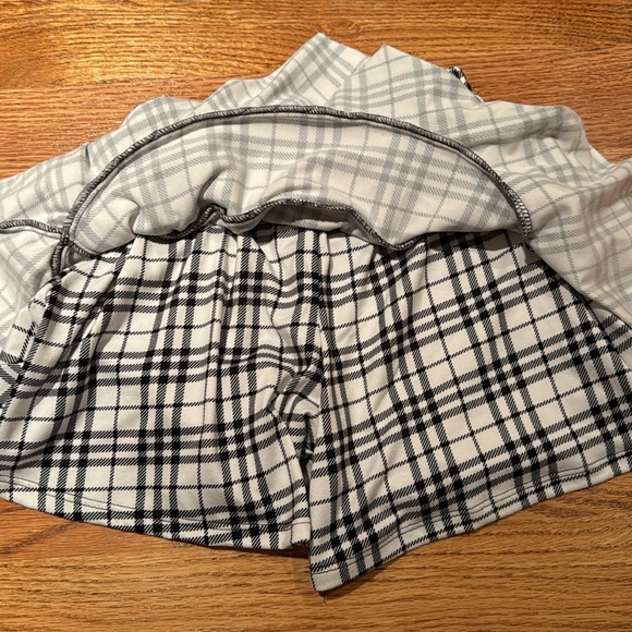 Cheryl Kids skort like new sz small super soft cozy material - Picture 4 of 4